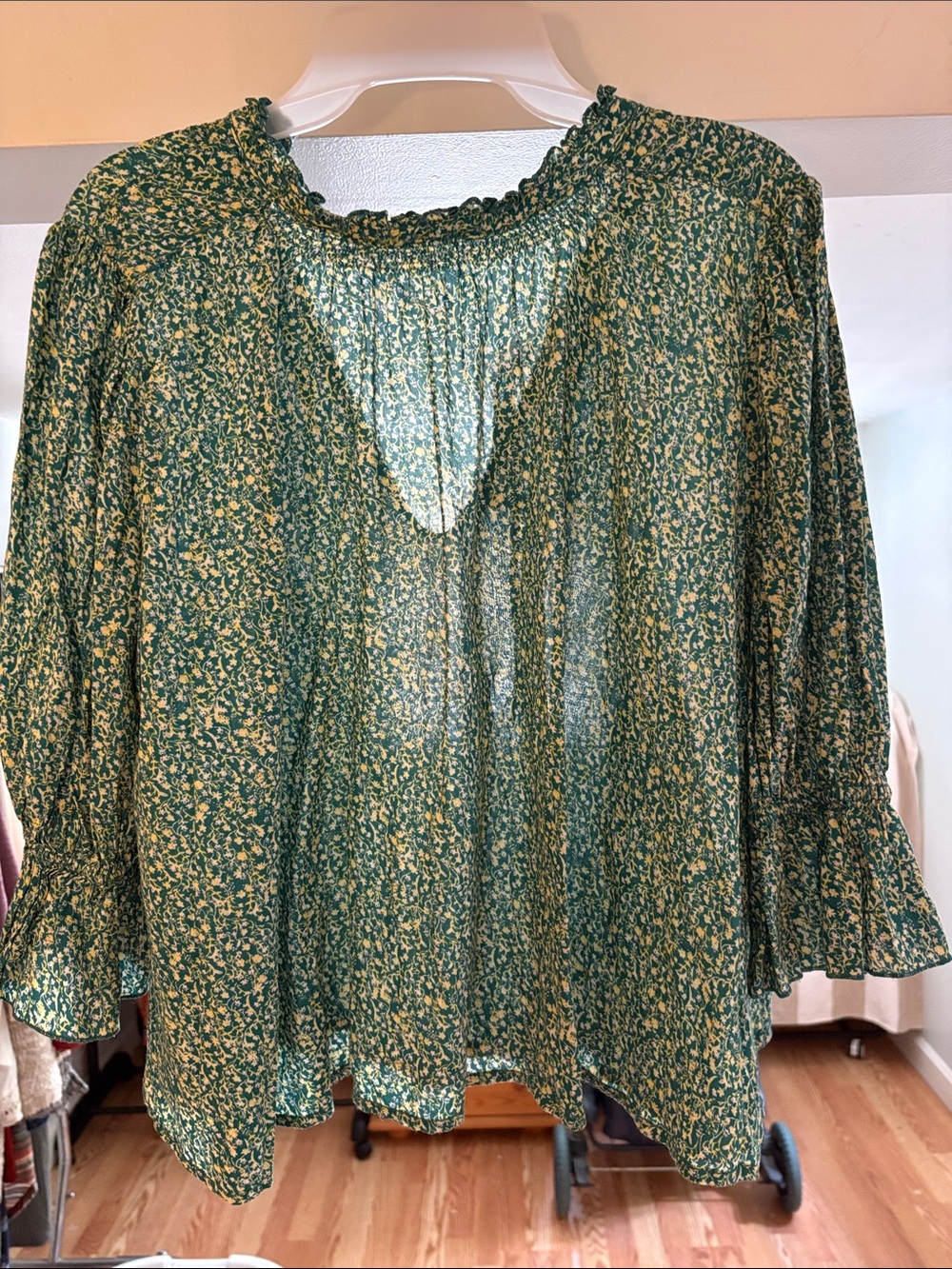 Free People Green Floral Smocked Neck Blouse nwot sz Small 20ptp